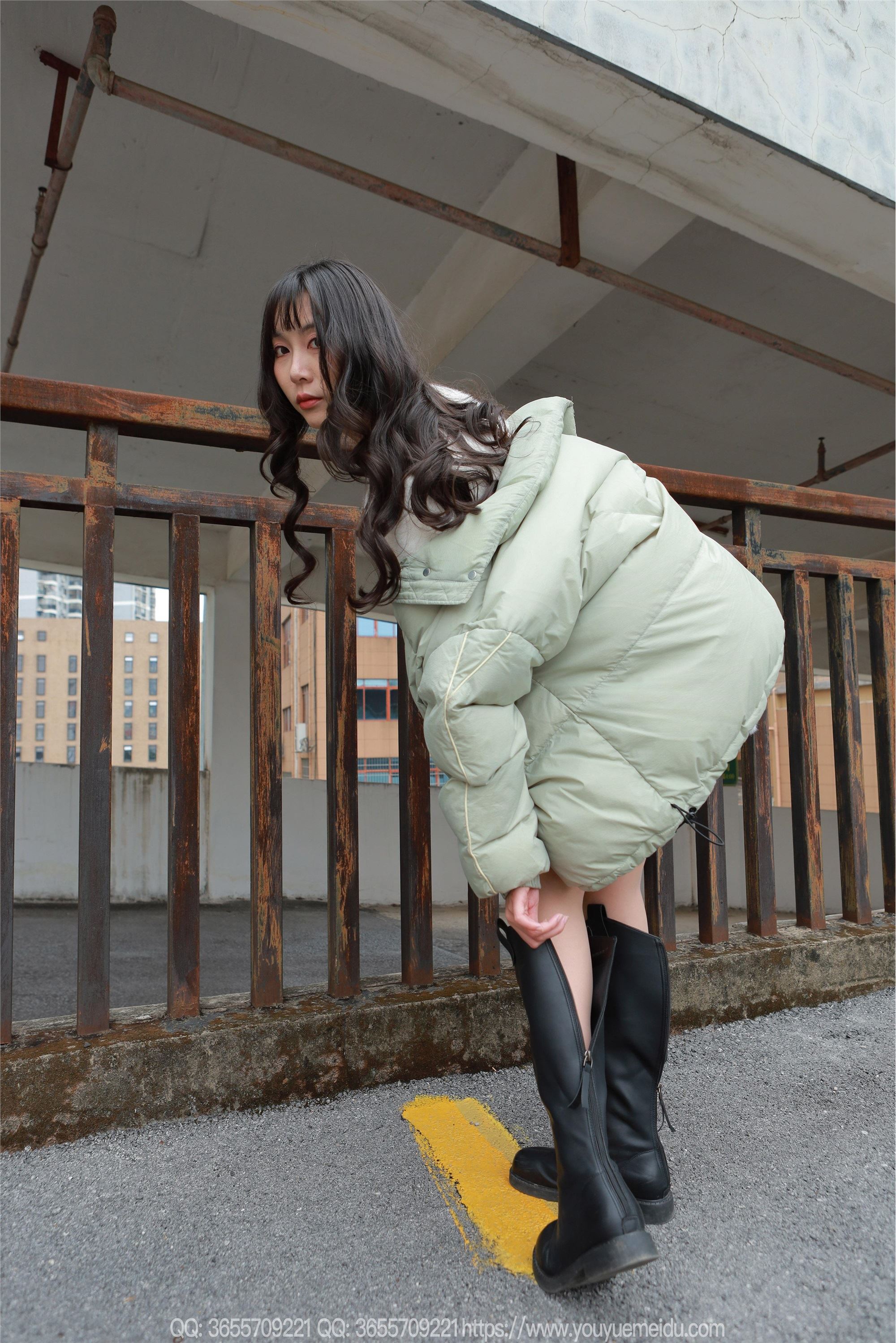 IESS异思趣向  2025.04.02 丝享家 2017 团团《长靴包臀裙（上）》